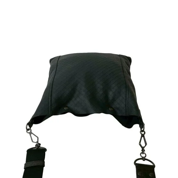 BOTTEGA VENETA Black Leather Intrecciato Shoulder Bag